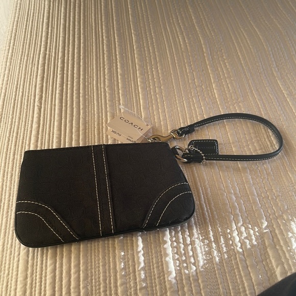 Coach Handbags - NWT coach wristlet